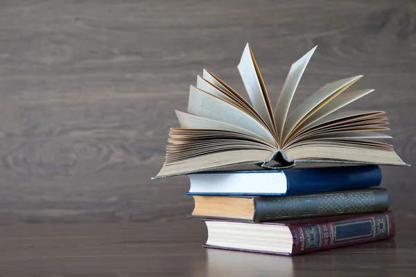 Bücherstapel — Stockfoto