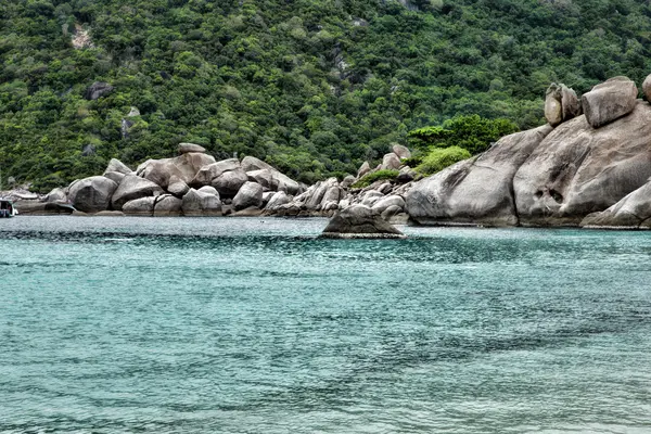 Tropical rocky shore — Stock Photo, Image