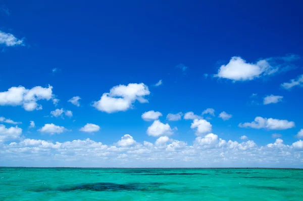 Czyste morze niebieski — Zdjęcie stockowe