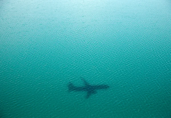 Silueta plana en el agua —  Fotos de Stock