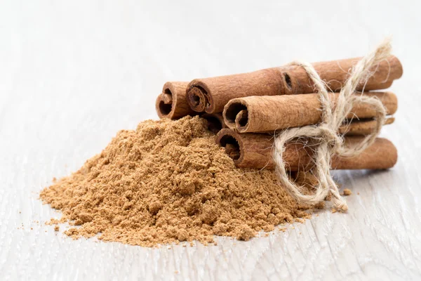 Anise and cinnamon — Stock Photo, Image