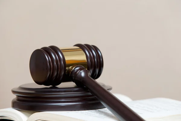 Wooden gavel and book — Stock Photo, Image