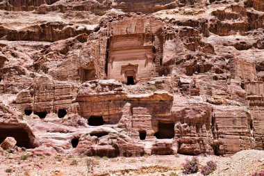 petra'nın güzel kırmızı kaya oluşumları 