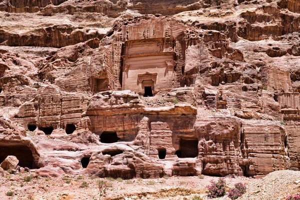 Belles formations rocheuses rouges à Petra — Photo