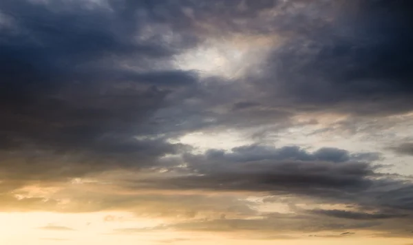 Overcast sky before storm — Stock Photo, Image