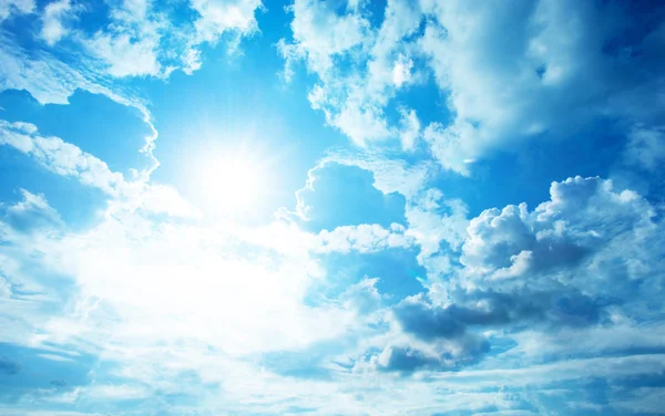 Nuvens no céu azul — Fotografia de Stock