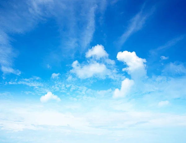 Nuvole nel cielo blu — Foto Stock