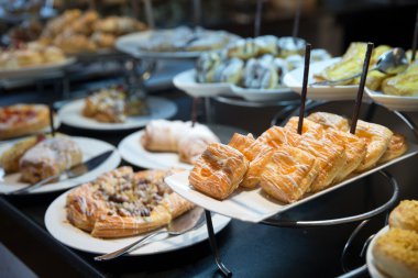 pasta plaka üzerinde