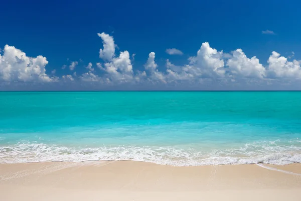 Tropische Insel Der Malediven Mit Weißem Sandstrand Und Meer — Stockfoto