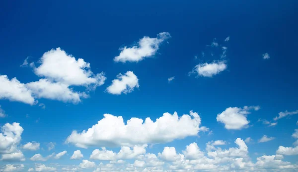 Fondo Azul Cielo Con Diminuta Nube —  Fotos de Stock