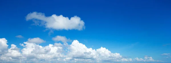 Blauer Himmel Mit Weißen Wolken — Stockfoto