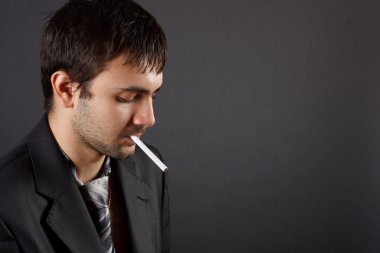 zeki bir genç adam başarılı iş