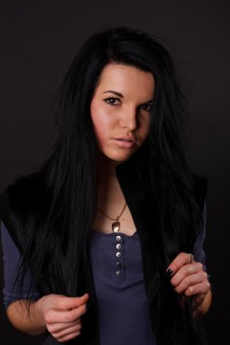 seksi esmer siyah zemin