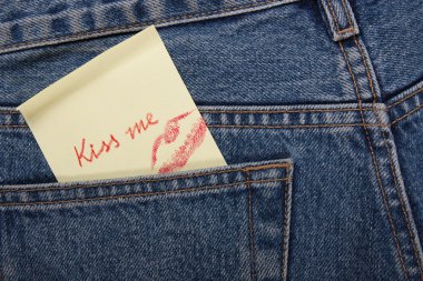 cep Jeans etiket. metin - öp beni.