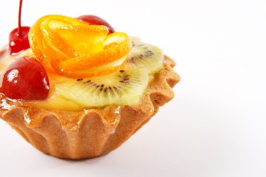 beyaz zemin üzerinde meyve tatlı pasta