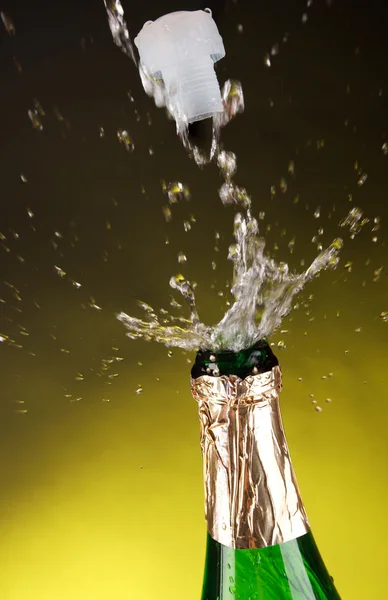 Close-up van champagne explosie — Stockfoto
