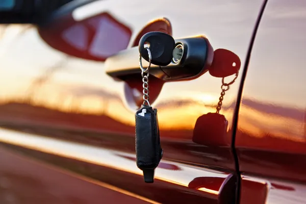 Car keys at sunrise — Stock Photo, Image