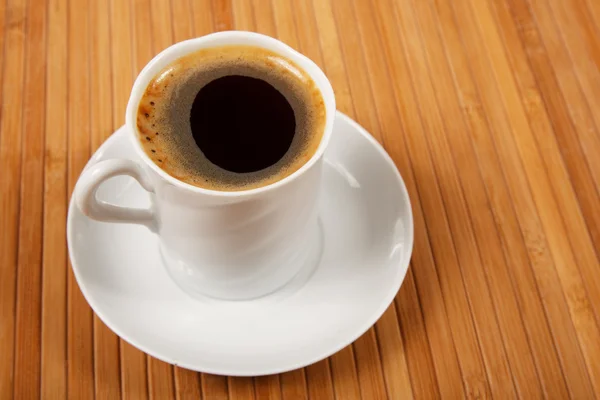 Kaffeetasse auf dem Tisch — Stockfoto