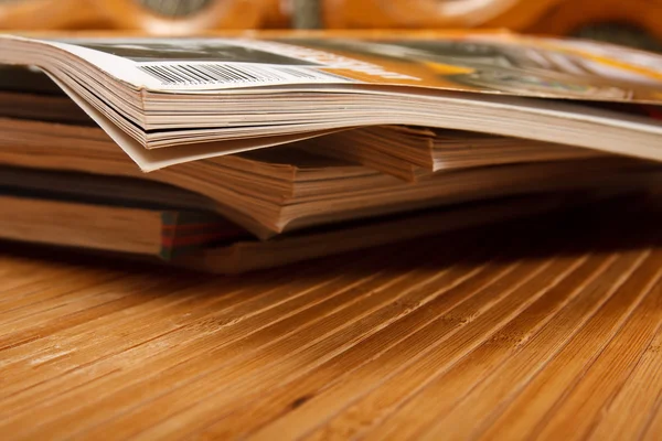 Stapel von Zeitschriften — Stockfoto