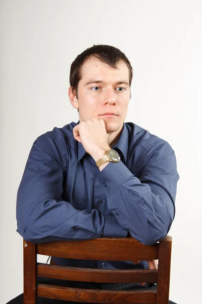 Affärsman som sitter på en stol — Stockfoto