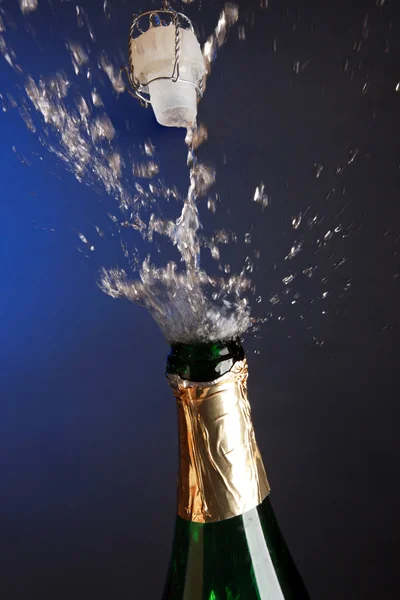 Gros plan sur l'explosion de champagne — Photo