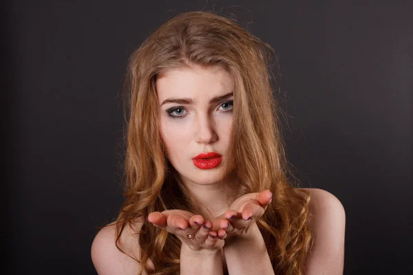 Pretty young woman in a black dress. — Stock Photo, Image