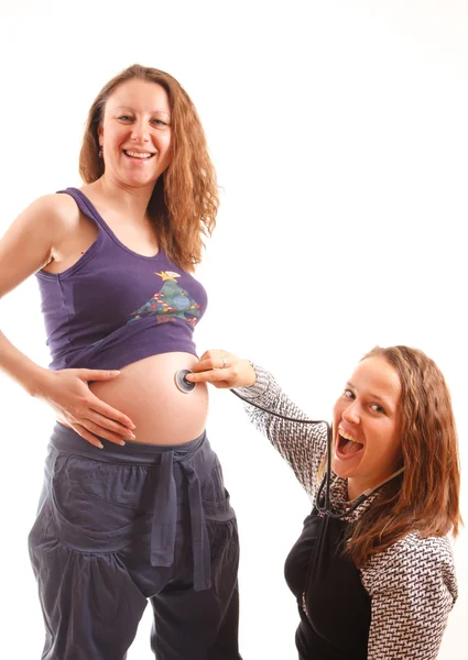 Inspeção de uma mulher grávida com um estetoscópio — Fotografia de Stock