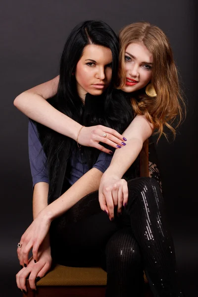 Due amici ragazza attraente — Foto Stock
