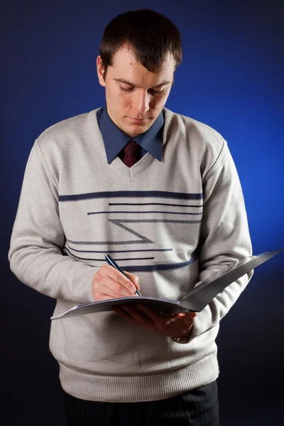 Portret van knappe jongeman — Stockfoto