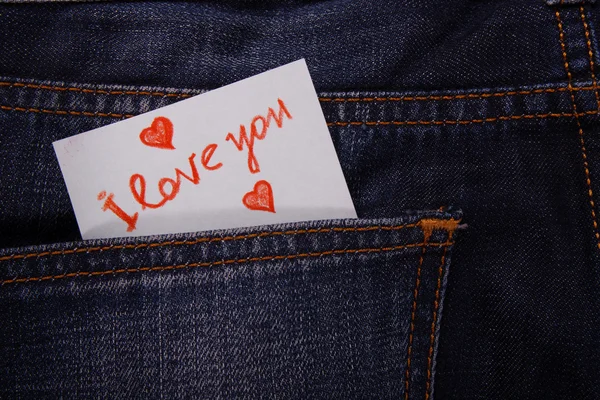 Klistermärke i din ficka jeans. texten - jag älskar dig. — Stockfoto