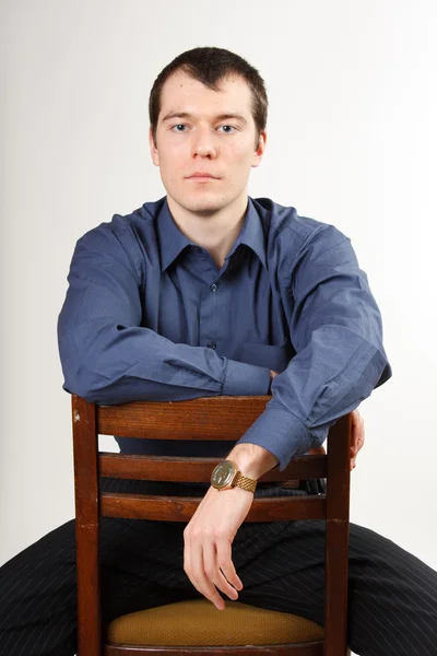 Empresário sentado em uma cadeira — Fotografia de Stock