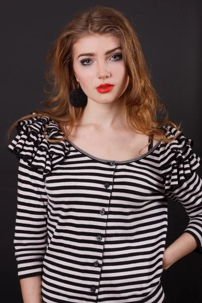 Mooi meisje in een striped blouse — Stockfoto
