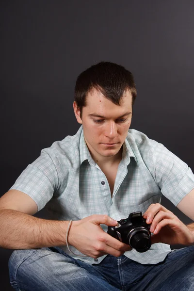 Muž s fotoaparátem — Stock fotografie