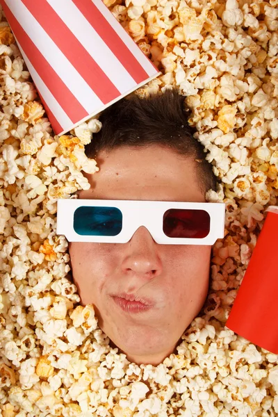 Jonge kerel in de popcorn Rechtenvrije Stockfoto's