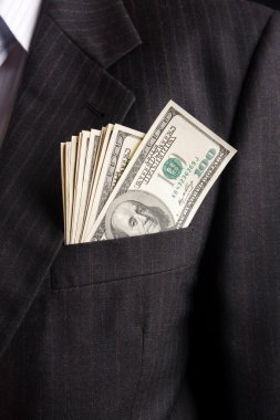 takım elbise cebinde Kazanılan para ile işadamı