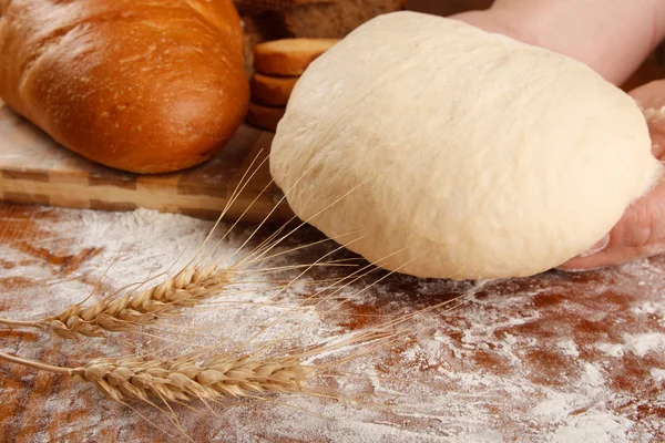 Bread on wood table — Stock Photo, Image