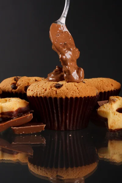 Muffins saborosos com chocolate — Fotografia de Stock