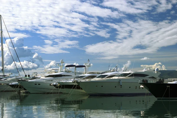 Luxury yachts moored on pier — Stock Photo, Image