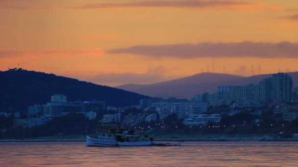 Fishing boat sailing at sunset — Stock Video