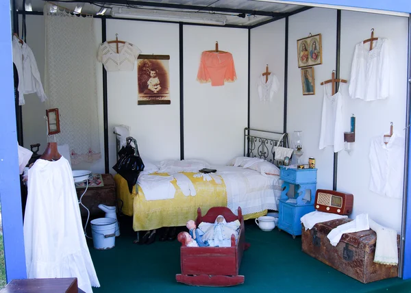 Retro woonkamer in huis in portugal — Stockfoto