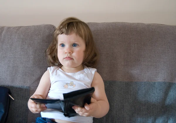 Tte bambina sta aprendo borsa — Foto Stock