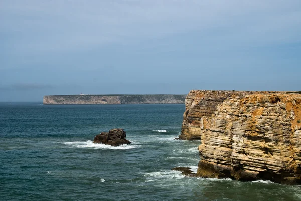 Plaża na wybrzeżu algarve — Zdjęcie stockowe