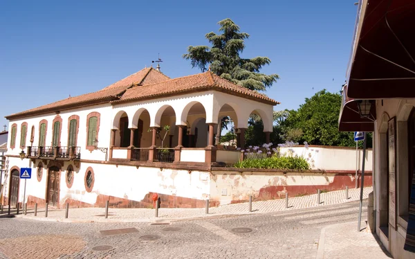 Oude straat in de oude stad van silves, portuga — Stockfoto