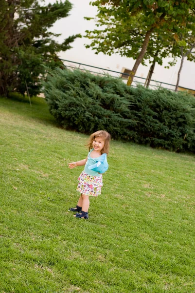 The little girl play in park — Stock Photo, Image