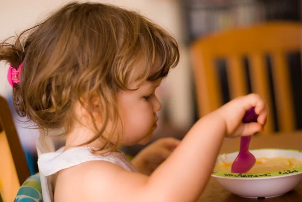 The little girl eating — Stock Photo, Image