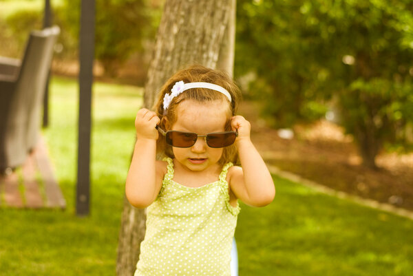 The baby girl plays in park