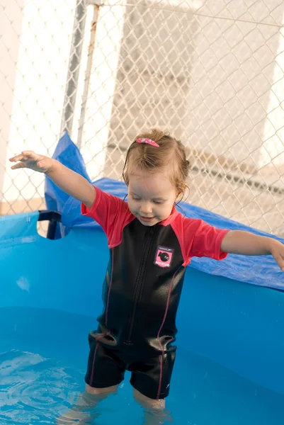 The baby girl swiming in pool — Stock Photo, Image