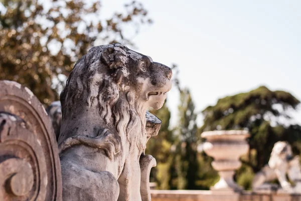 Statue antique dans le parc Queluz — Photo