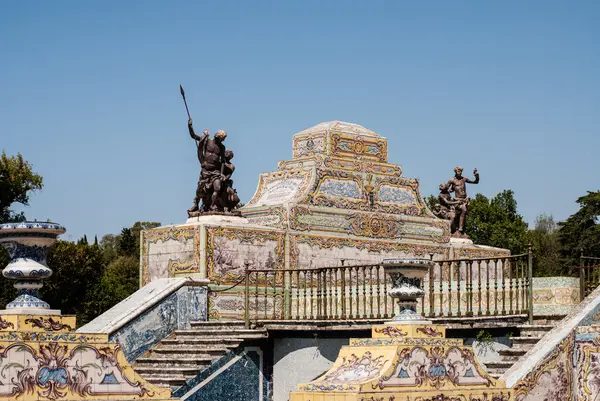 Statua antica nel parco di Queluz — Foto Stock