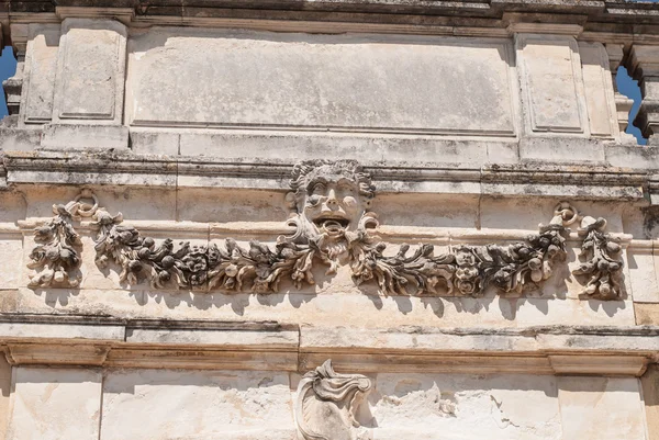 Estatua antigua en el parque de Queluz — Foto de Stock